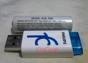 Ejected Size vs AA Battery – Philips USB 2.0 Flash Drive 16GB Eject Edition